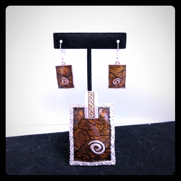 Lia Sophia Jewelry - Chocolate and Silver pendant and earrings set 💋